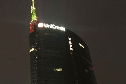 Отбелязване на Деня на Независимостта чрез осветяване на кулата на „УниКредит“ в Милано с цветовете на българския трибагреник